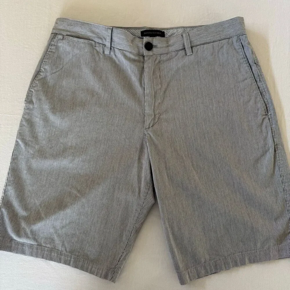 Banana Republic Striped Shorts | Mens 34 | Blue White Stripes | Cotton Flat Fron